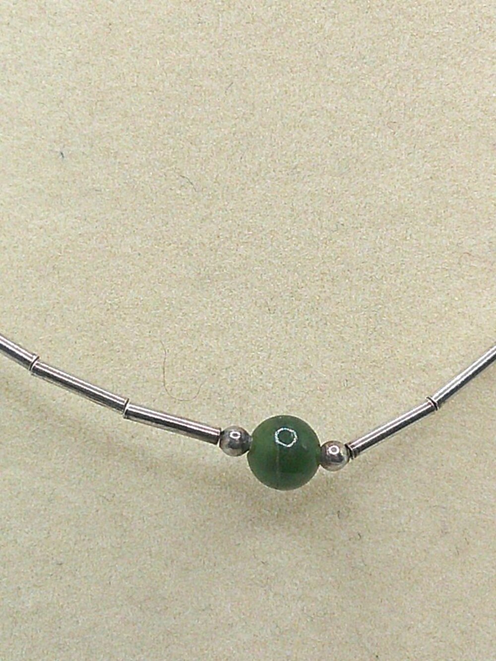 Two Vintage Single Strand Necklaces. Silver With Green Stones - Picture 7 of 10